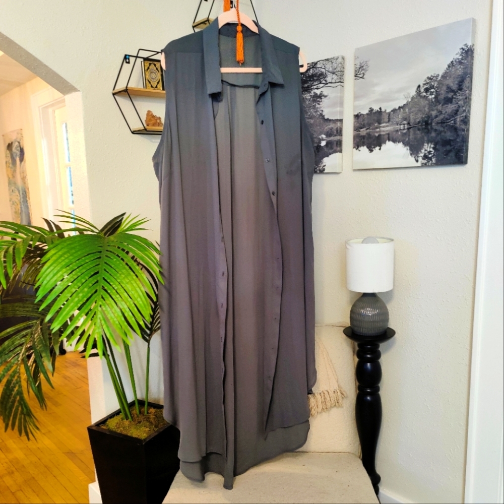 Grey Sleeveless Button Down Duster